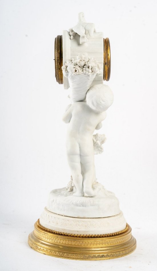 A porcelain cookie and gilded bronze set End of XIXth Century