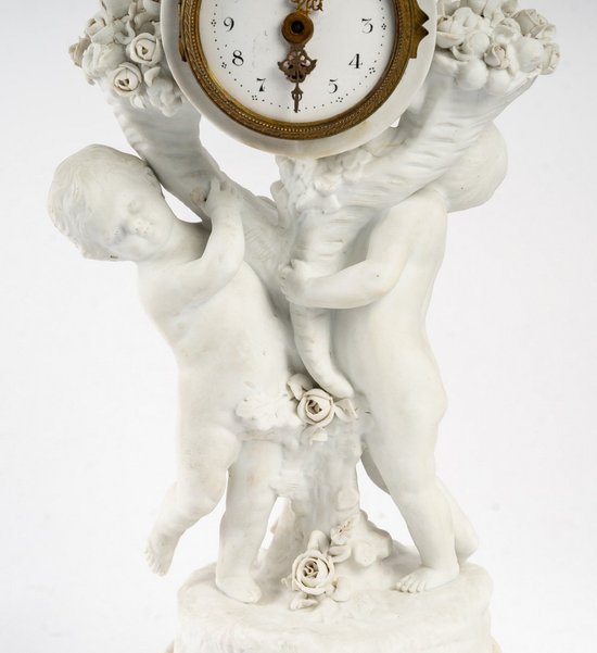 A porcelain cookie and gilded bronze set End of XIXth Century