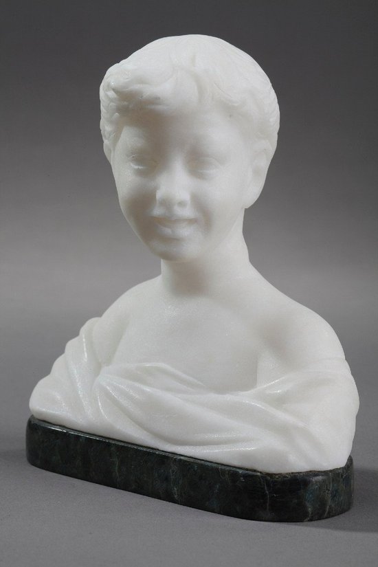 Piccolo busto raffigurante un ragazzo in alabastro