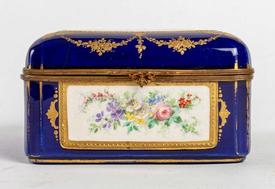 Blue Porcelain Box Late 19th Century