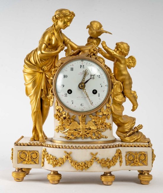 A Clock In Gilt Bronze And White Marble 18th Century