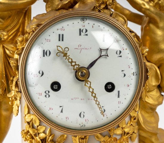 A Clock In Gilt Bronze And White Marble 18th Century