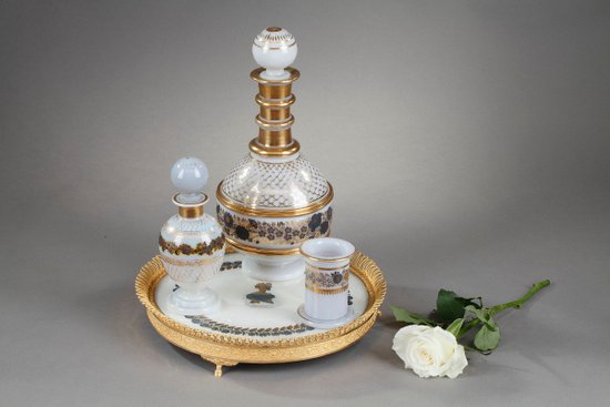Service dit "verre d'eau" en opaline à décor Desvignes, Charles X