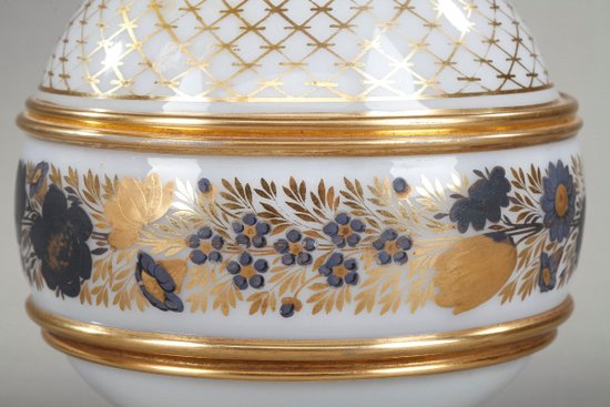 Service dit "verre d'eau" en opaline à décor Desvignes, Charles X