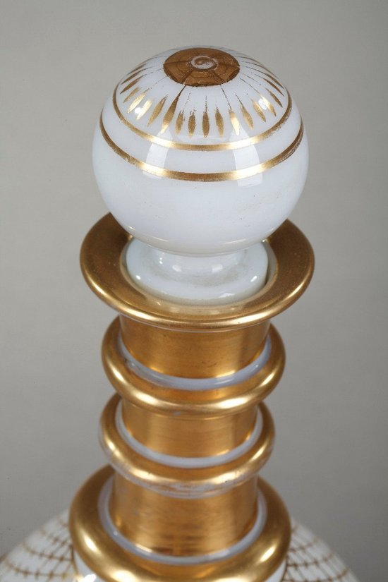 Service dit "verre d'eau" en opaline à décor Desvignes, Charles X