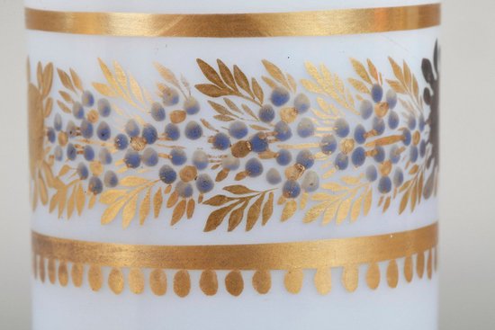 Service dit "verre d'eau" en opaline à décor Desvignes, Charles X