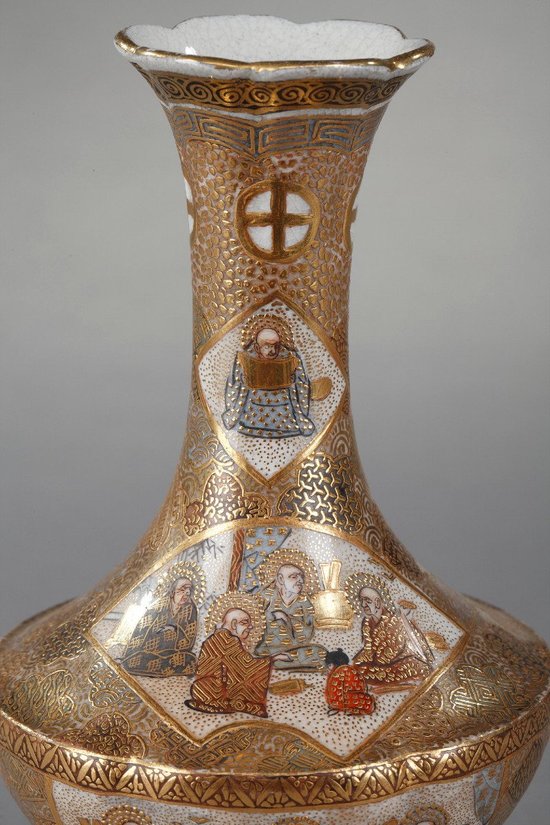 Small Satsuma Tripod Vase In Earthenware Decorated With 18 Luohans, 19th century
