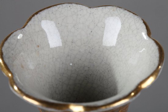 Small Satsuma Tripod Vase In Earthenware Decorated With 18 Luohans, 19th century