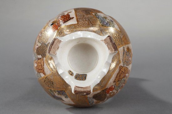 Small Satsuma Tripod Vase In Earthenware Decorated With 18 Luohans, 19th century