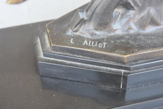 Bronze Black Marble Base Art Deco 1930 With Gazelles By Alliot