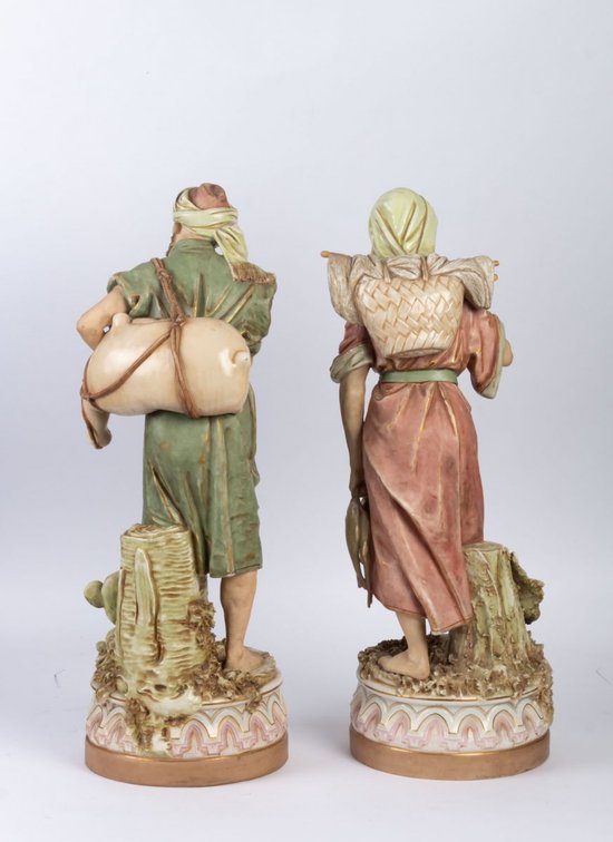 Vendeur d’eau et femme revenant de la pêche. Royal Dux Bohemia, première moitié XXème