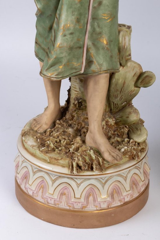 Vendeur d’eau et femme revenant de la pêche. Royal Dux Bohemia, première moitié XXème