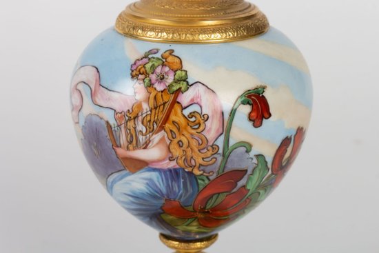 Vaso Soliflore Art Nouveau con donne e fiori, 1900