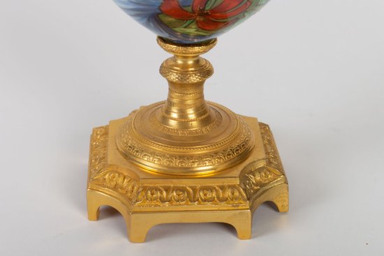 Vaso Soliflore Art Nouveau con donne e fiori, 1900