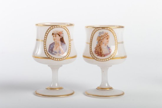 Servizio da acqua opalino bianco latte, disegno a filetti d'oro, fine XIX secolo