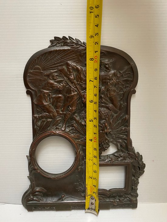 CADRE EN BRONZE FONDU PATINÉ 