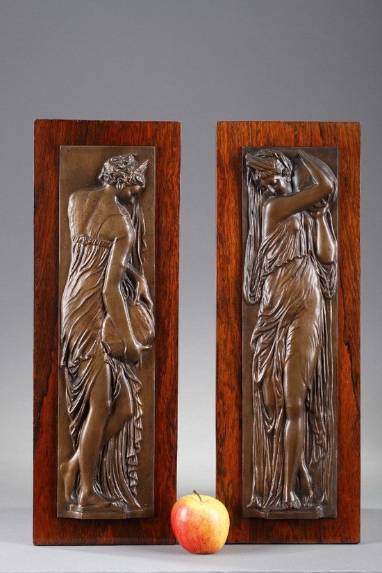 Coppia di bassorilievi, "Donne che trasportano acqua".