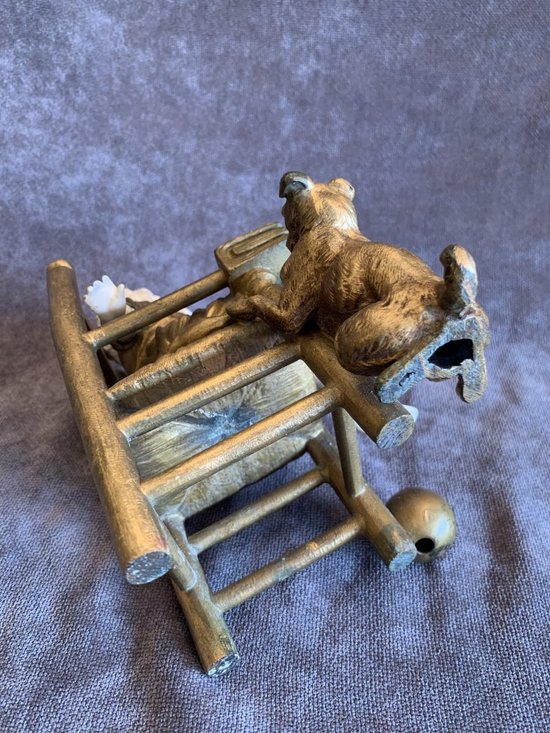Il bambino sulla sedia