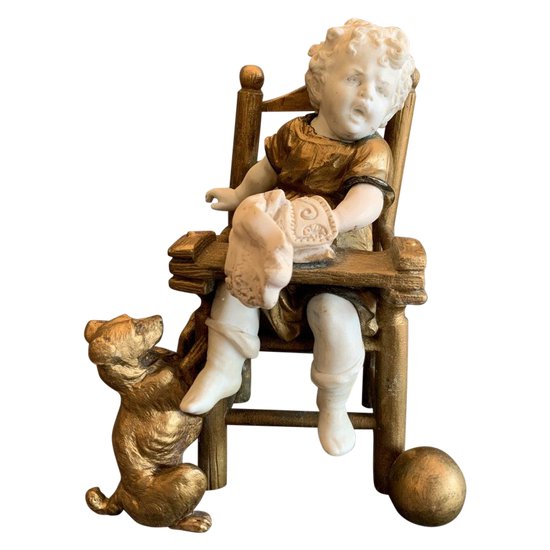 Il bambino sulla sedia