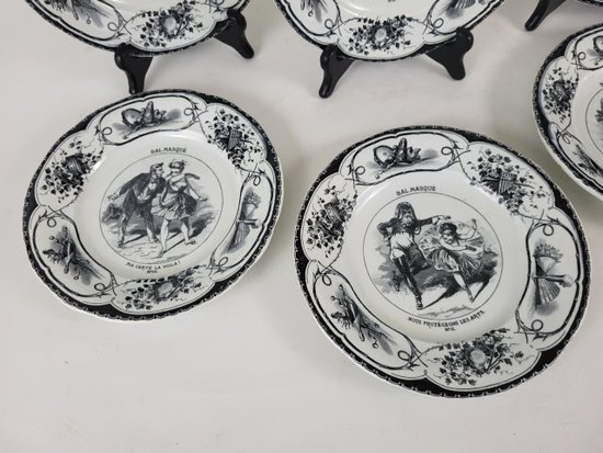 Set di 6 piatti Creil e Montereau Ballo in maschera XIX secolo