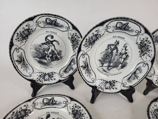 Set di 6 piatti Creil e Montereau Ballo in maschera XIX secolo
