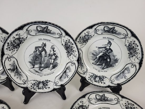 Set di 6 piatti Creil e Montereau Ballo in maschera XIX secolo