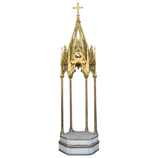 Baldacchino per chiesa in legno e stucco dorato in stile gotico