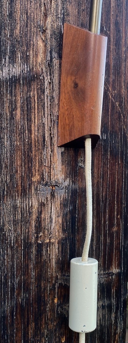 Offset Wall Lamp A Against Scandinavian Weight