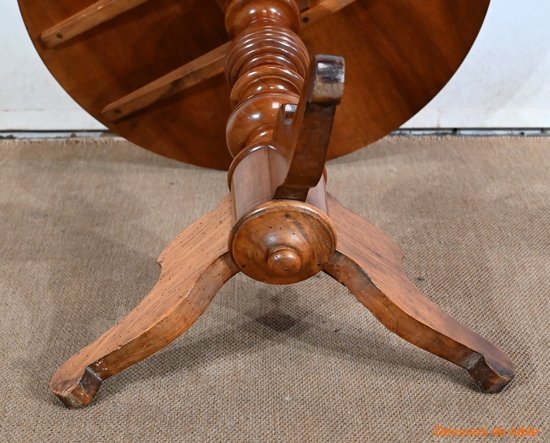 Solid Walnut Pedestal table, Louis Philippe style - 2nd half of the 19th century