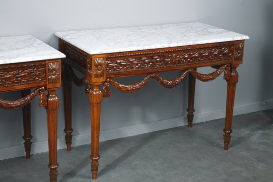 Coppia di console in noce e marmo in stile Luigi XVI