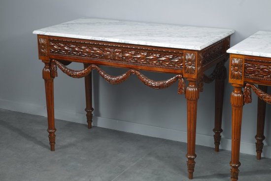 Coppia di console in noce e marmo in stile Luigi XVI