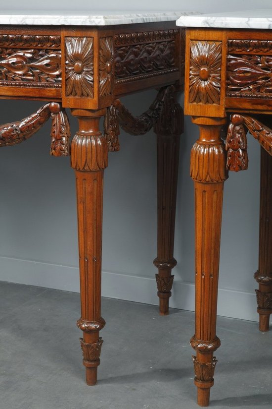 Coppia di console in noce e marmo in stile Luigi XVI