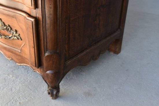 Commode Arbalète Louis XV En Noyer époque XVIIIème, 