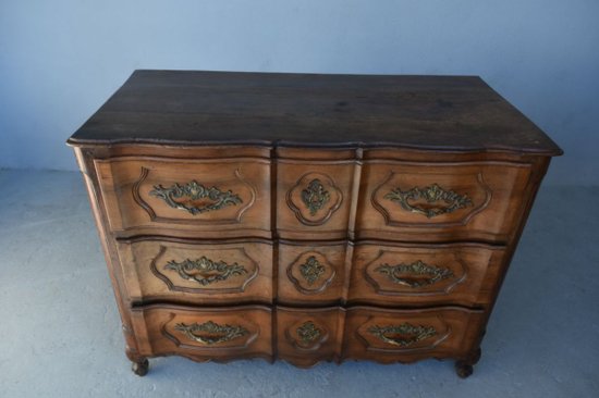 Commode Arbalète Louis XV En Noyer époque XVIIIème, 