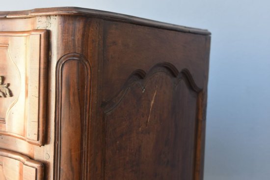 Commode Arbalète Louis XV En Noyer époque XVIIIème, 