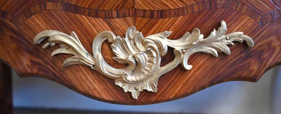 Cassettone sauteuse, stile Luigi XV - seconda metà del XIX secolo
