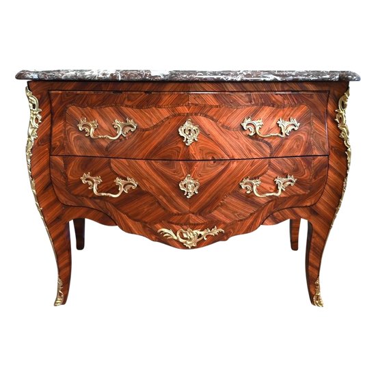 Commode Sauteuse, style Louis XV – 2ème moitié XIXe