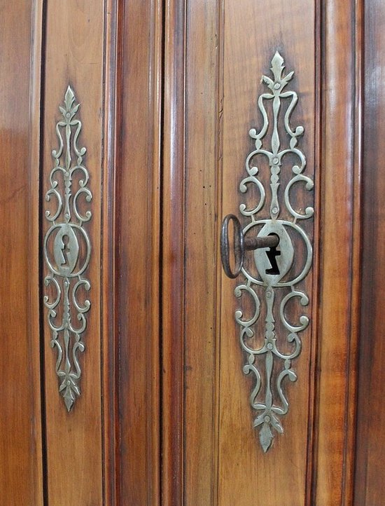 Importante Quattro porte di proprietà, regionale, in betulla rossa, periodo Luigi XV - Fine XVIII secolo