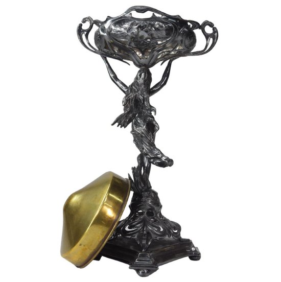 Tasca vuota in metallo argento stile Art Nouveau 1900 Giovane donna