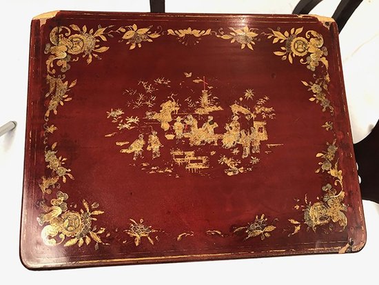 Set of three red lacquered nesting tables with gold decoration in the Asian style, 19th century