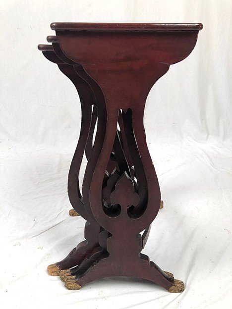 Set of three red lacquered nesting tables with gold decoration in the Asian style, 19th century
