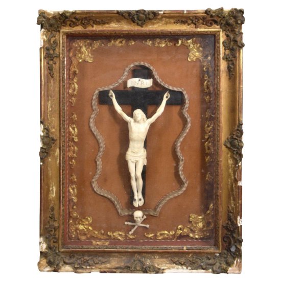 Crucifix Janséniste Au Memento Mori Dans Son Cadre Bois Et Stuc Doré XIXème