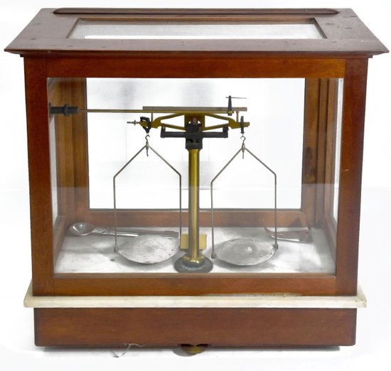 Trébuchet d'époque 1900 De Laboratoire