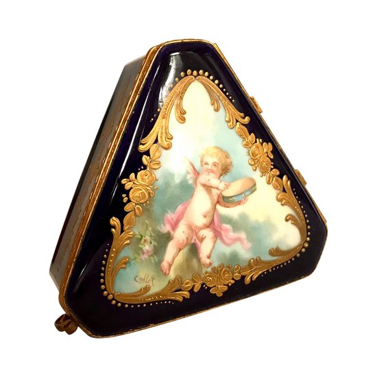 Triangular porcelain box