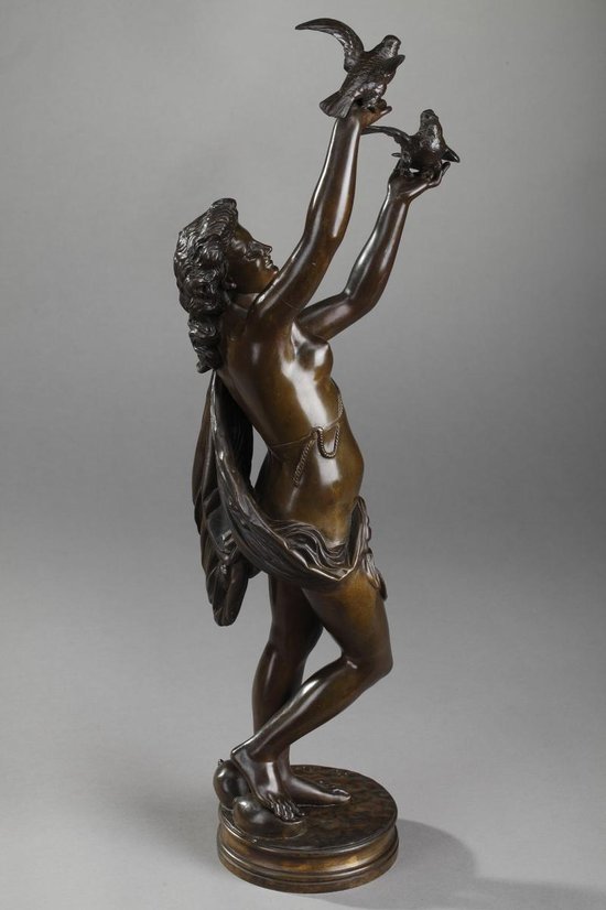 Bronzo "Donna con colombe" di Charles-Alphonse Gumery