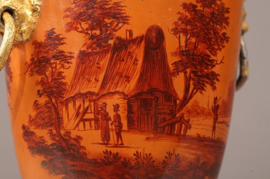 Rare Paire De Fontaines à Boisson à Décor En Camaïeu