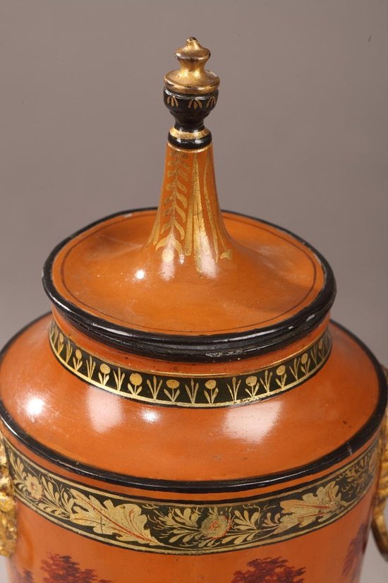 Rare Paire De Fontaines à Boisson à Décor En Camaïeu