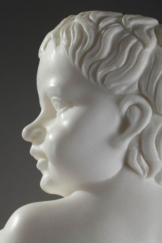 Skulptur Aus Weißem Marmor "Putto Mit Weizenähren".