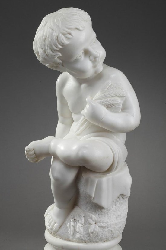 Skulptur Aus Weißem Marmor "Putto Mit Weizenähren".
