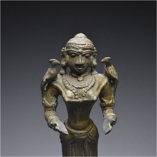 Inde, XIXème siècle, Lampe à huile cérémonielle en bronze représentant Lakshmi
